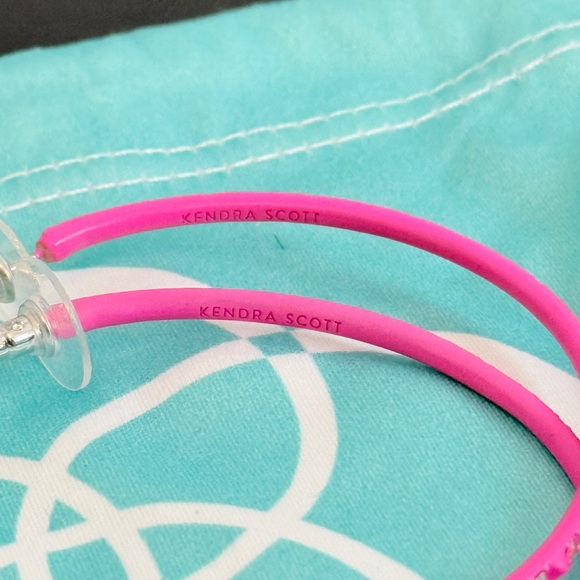 Excellent Kendra Scott Val hoop earrings in Magenta - Picture 4 of 7